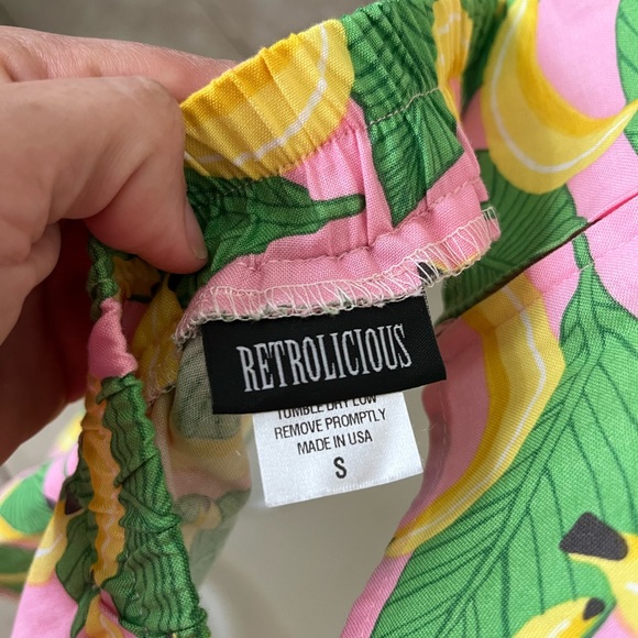 Retrolicious Pink Banana Print Shorts - S - Picture 4 of 6